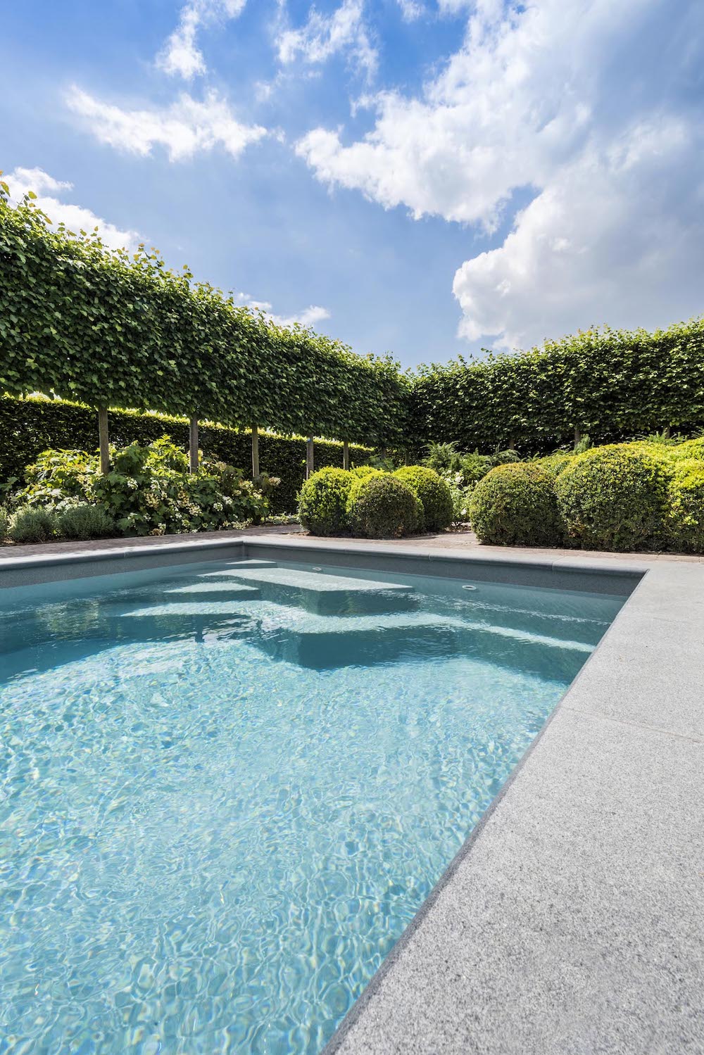 FotoHaal meer uit je tuin met een privé zwembad